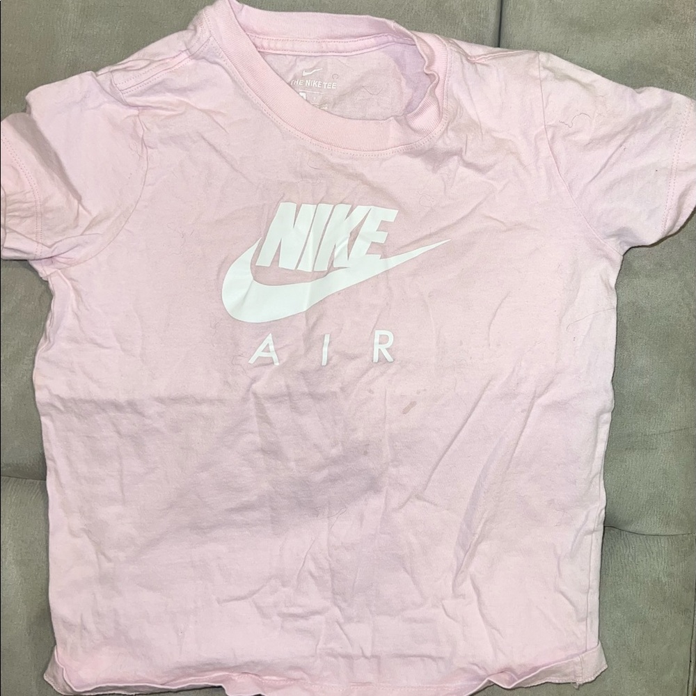 nike cropped tshirt  selling bc She hardly wears it  fits size small (pre-owned)
